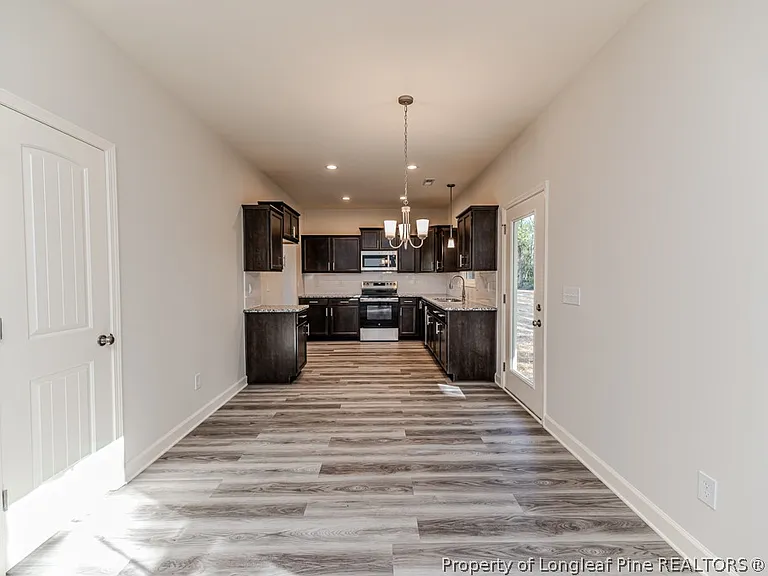 87 Onslow Ct — Photo 9
