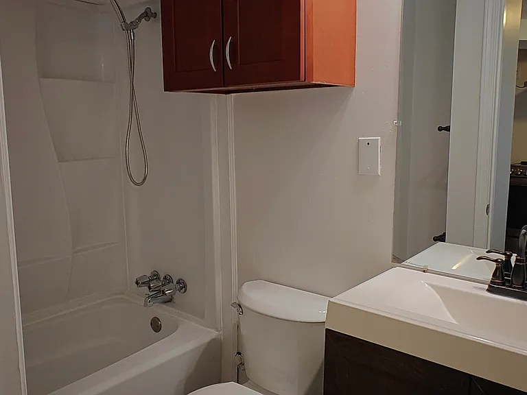 844 Harrington Ave NE #11 — Photo 3