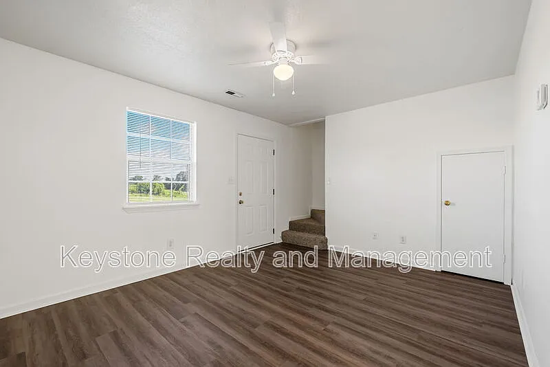 2 bed, 1.0 bath, 975 sqft, $795 — Photo 4
