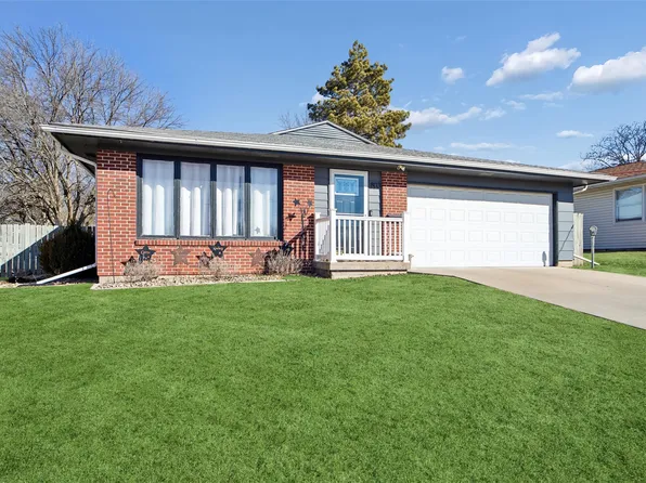 803 W Jefferson St, Knoxville, IA 50138
