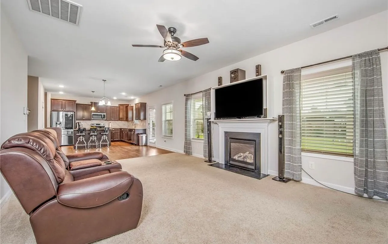 2209 Courtland Dr — Photo 4