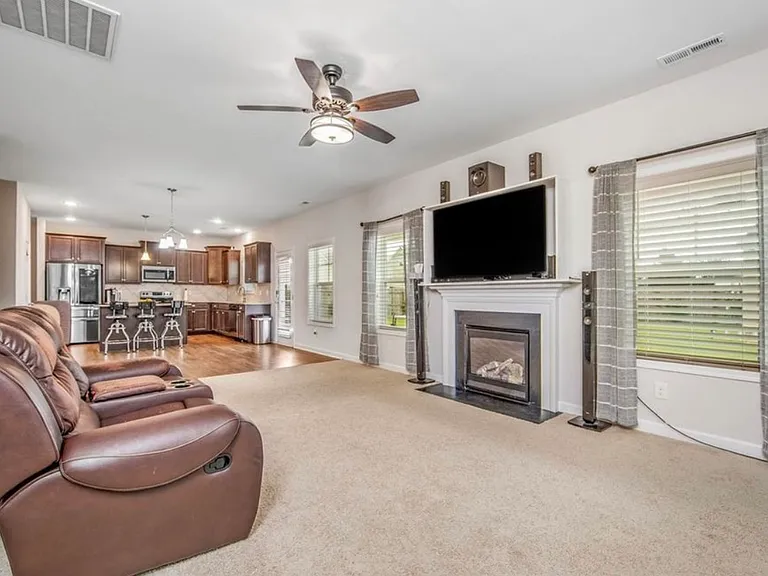 2209 Courtland Dr — Photo 4