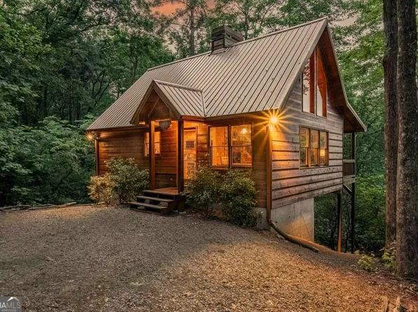 9 Dean Ct, Blue Ridge, GA 30513