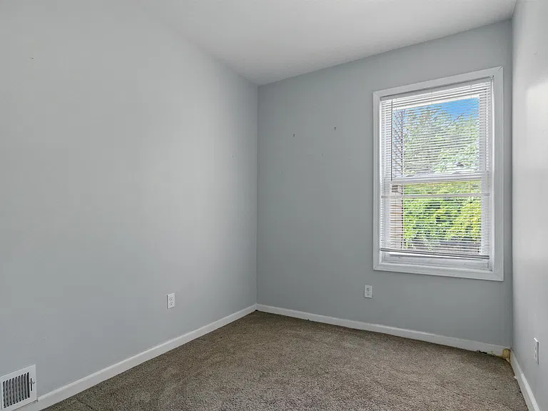 1595 W Grand Blvd — Photo 15