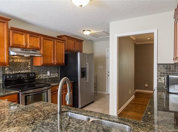 5th image of 3568 Bay Pointe Dr