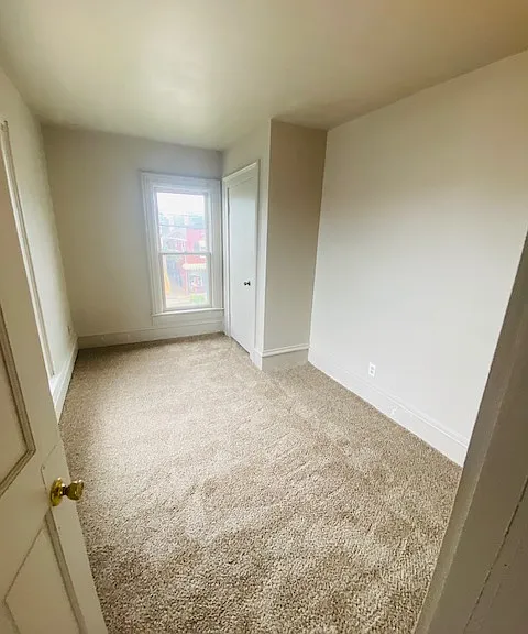 527 Merritt Ave #2 — Photo 15