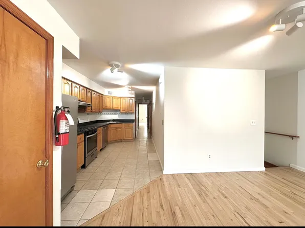 47 Jewett Avenue image 8 of 25