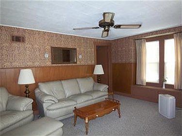 2nd image of 7613 Clovermeade Ave
