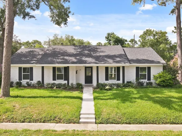 5943 Greenmont Dr, Houston, TX 77092