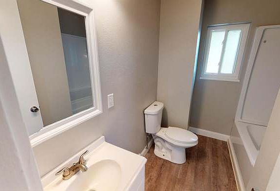 5th image of 3245 N Claremont Ave #1