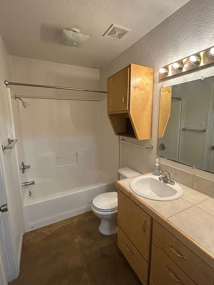 Perfect Elm Mott Duplex — Photo 4