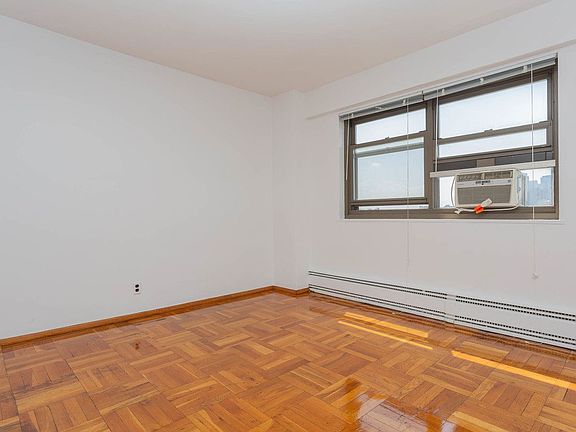 5th image of 3334 Crescent St APT 8A