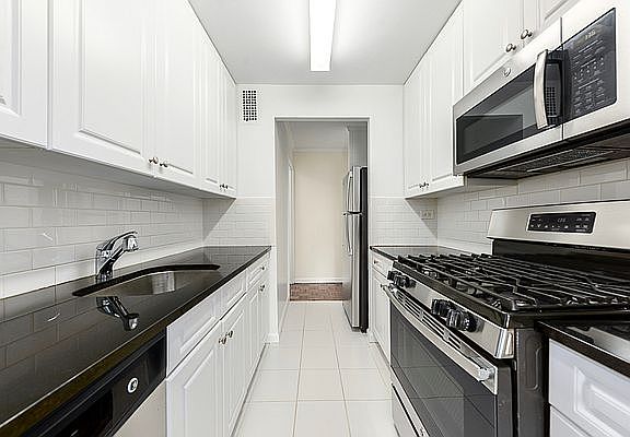 2nd image of 561 Amsterdam Ave #16C