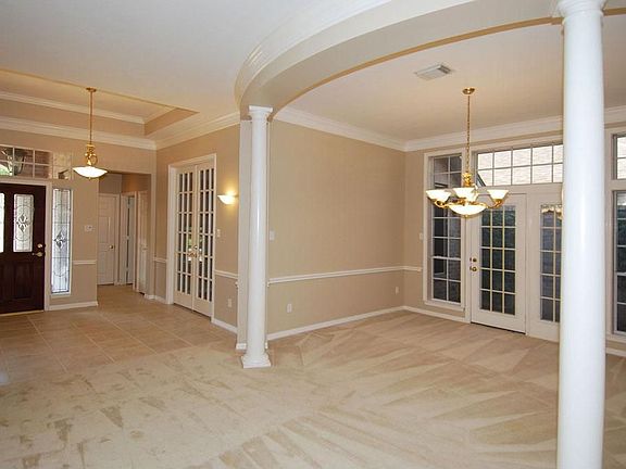 5th image of 2814 N Strathford Ln