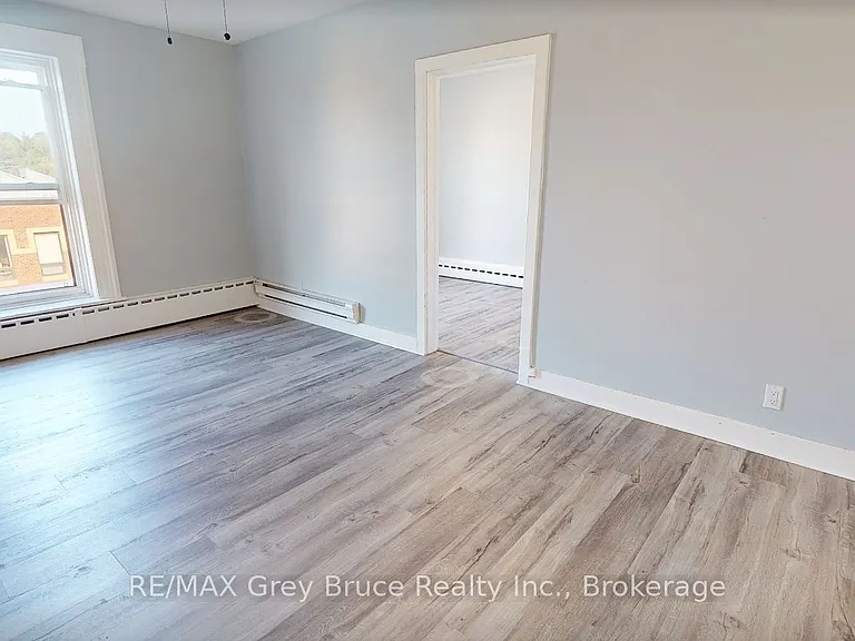 844 2nd Ave E #6 — Photo 2