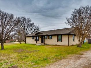 6241 Hawkeye Rd, Krum, TX 76249