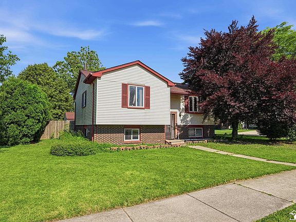 2nd image of 24539 Westpointe St