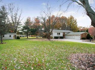 14 Timber Ridge Dr, Coal Valley, IL 61240