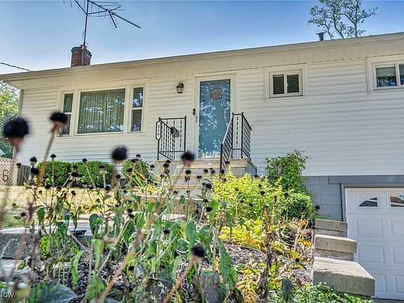 5th image of 516 Moody St