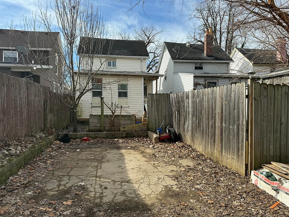 2nd image of 105 Ward Ave