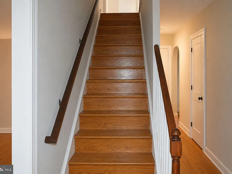 324 W Asher St — Photo 9