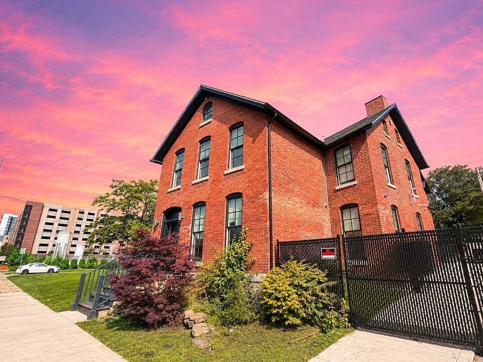 1st image of 204 High St #4