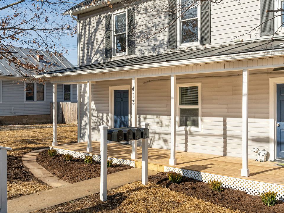 Unit is on bottom left of picture, only 1 step to enter