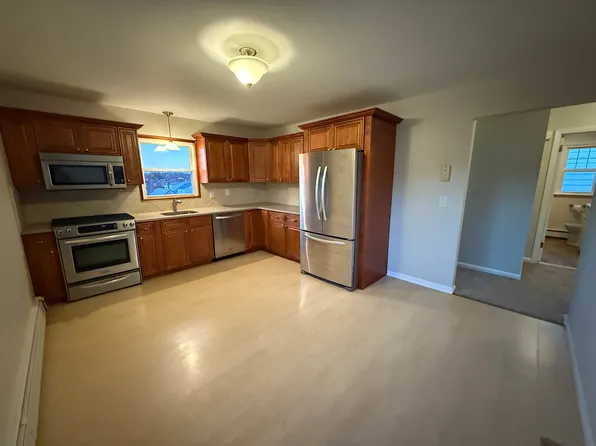 651 10th St Floor 2, Lyndhurst, NJ 07071