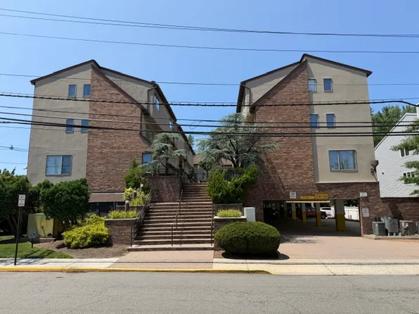 1345 15th St, Fort Lee, NJ 07024