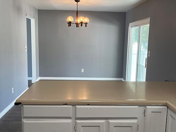 3rd image of 2068 W Quailbrook Dr