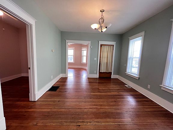 2nd image of 1051 Wealthy St SE