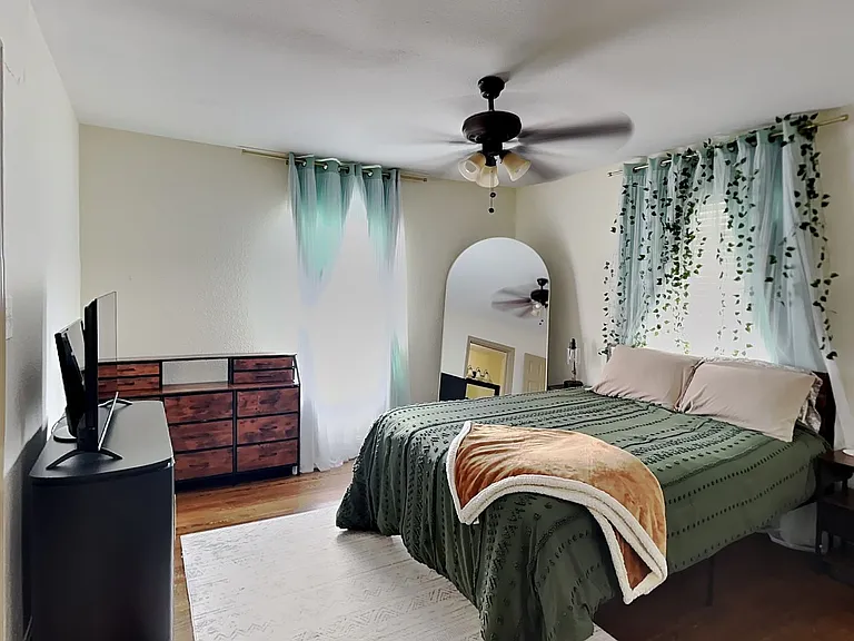 4705 Selkirk Dr — Photo 10