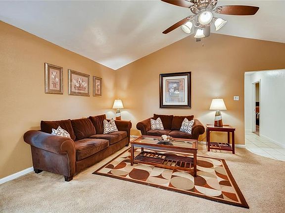 5th image of 629 Edwards Dr