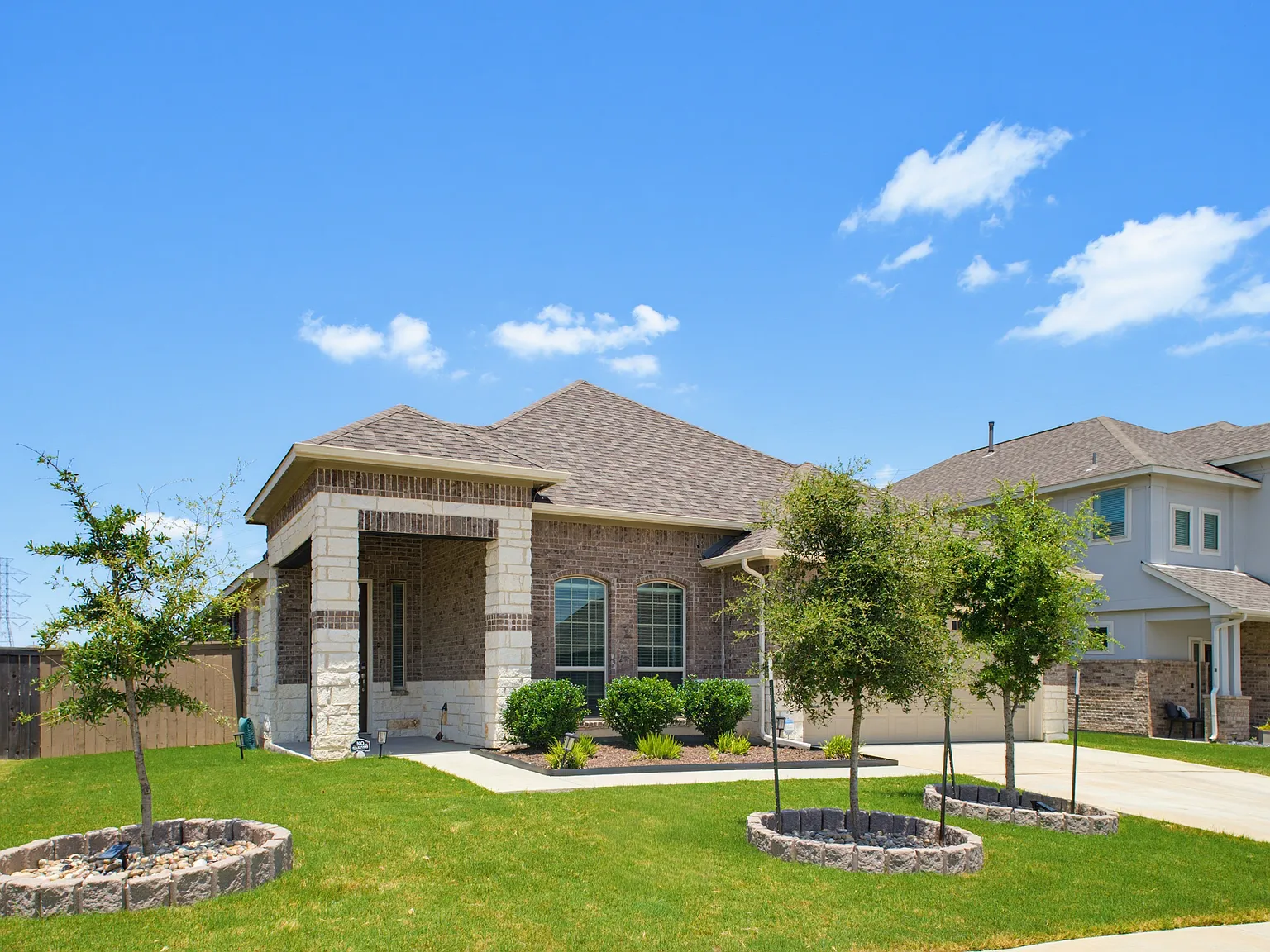 3 bed, 2001 sqft, $2,100 — Photo 2