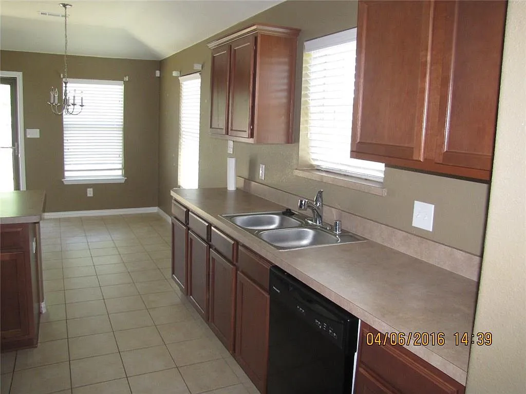 3 bed, 1540 sqft, $1,975 — Photo 4