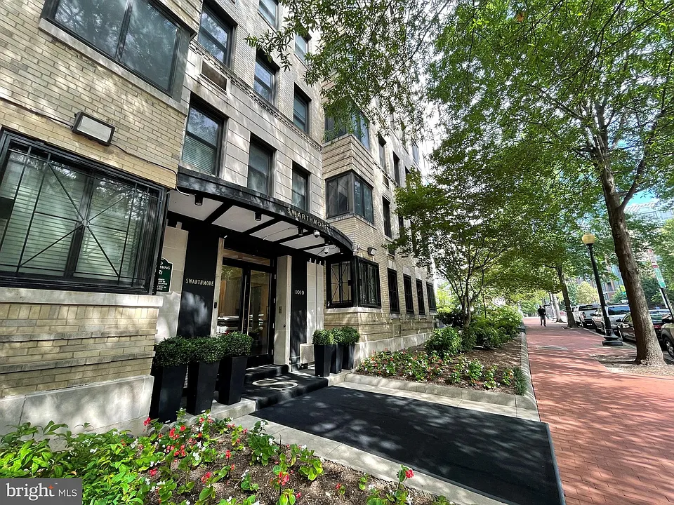 1010 25th St NW #204