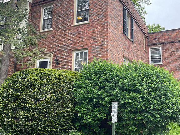 2nd image of 1401 S Barton St Unit 216