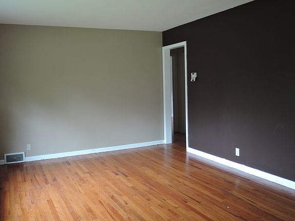 5th image of 3908 Iroquois Trl