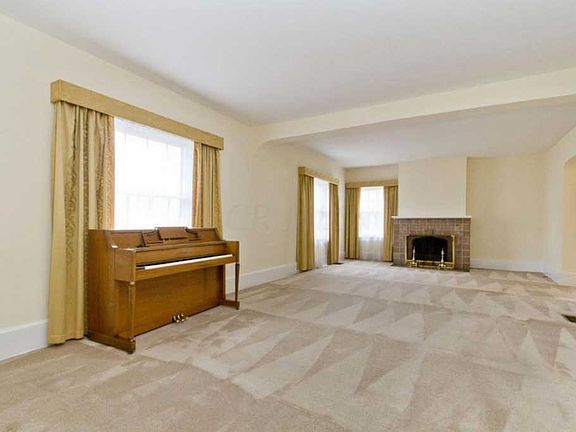4th image of 205 W Lincoln Ave