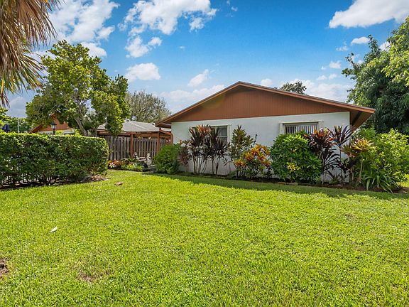 4th image of 2667 SE 27th Lane #64a