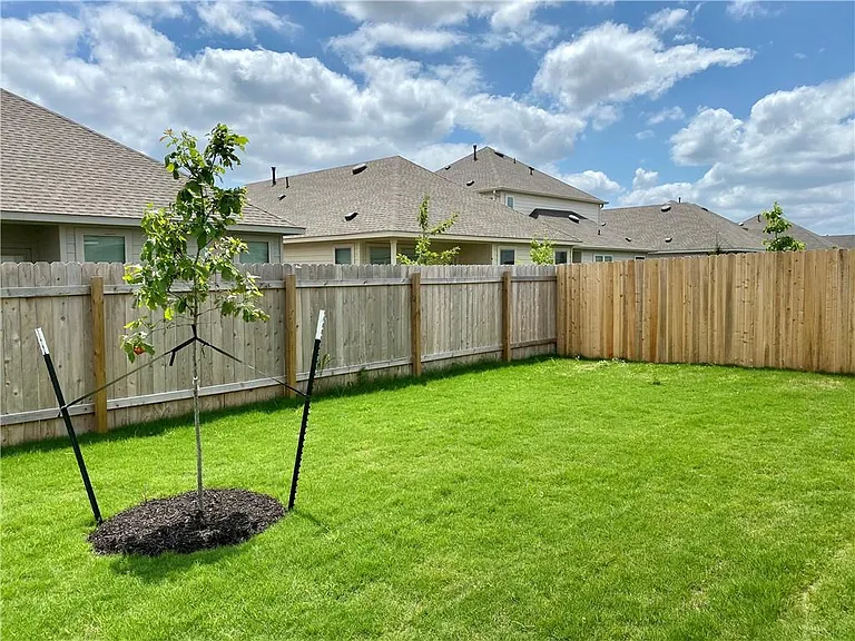 809 Falkland Trce — Photo 20