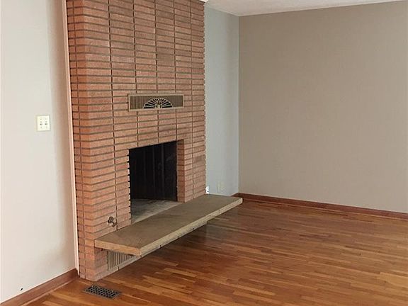 2nd image of 310 W Hannibal St