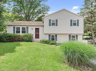 240 Birchwood Ln, Lititz, PA 17543