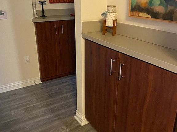 4th image of 11120 Huston St #410