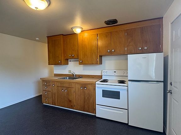 3rd image of 1100 N B St #8
