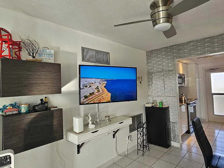 505 N Riverside Dr #12A — Photo 4
