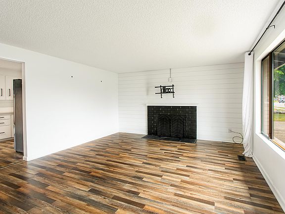 3rd image of 731 7th Ave NW #1