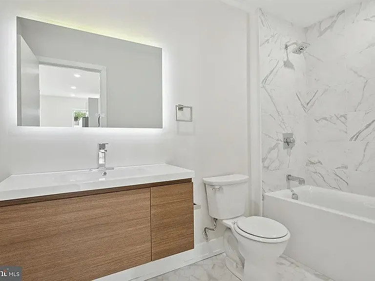 402 E Walnut Ln #4B — Photo 4