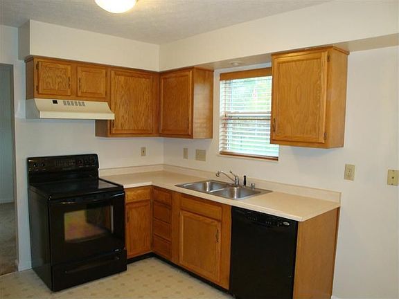 3rd image of 1483 Afton Dr