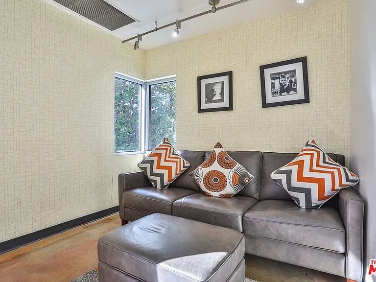 645 W 9th St #201 — Photo 34